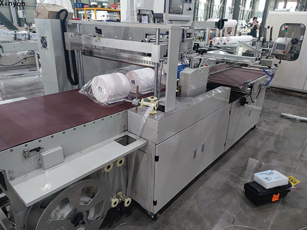 High speed labeling maxi roll roll shrink packing machine