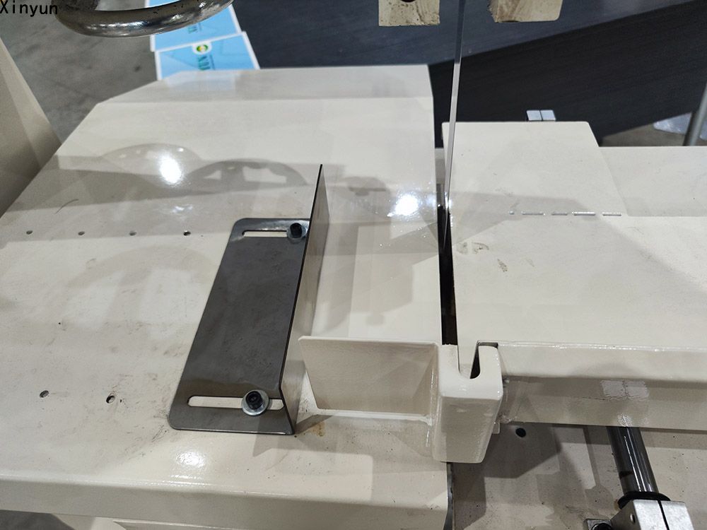 XY-AI-300 Semi automatic maxi roll paper cutting machine