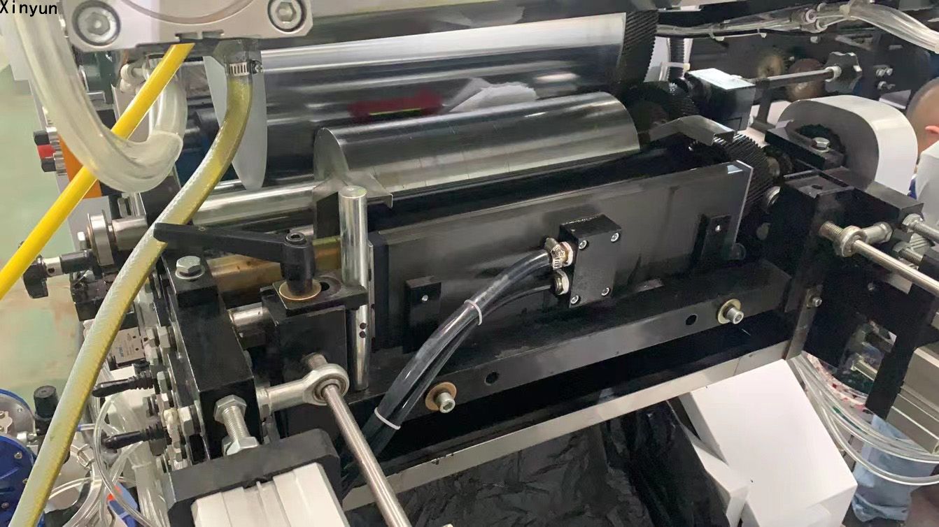 Automatic transferring serviette tissue paper color printing machine